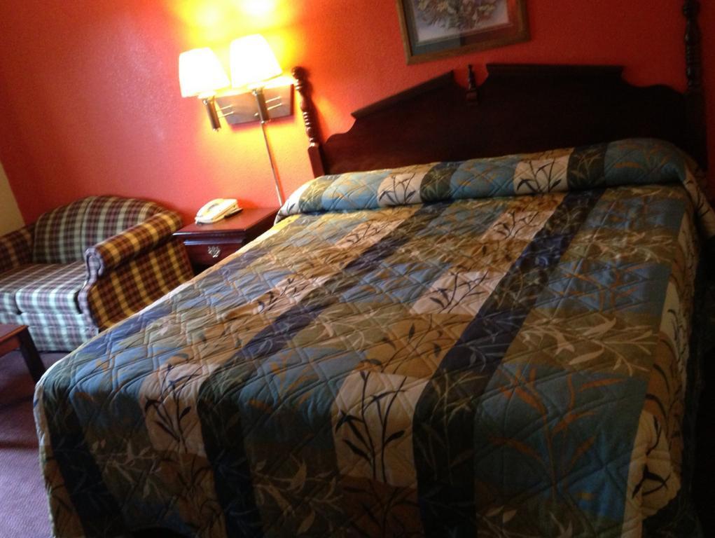Executive Inn Pine Bluff Room photo