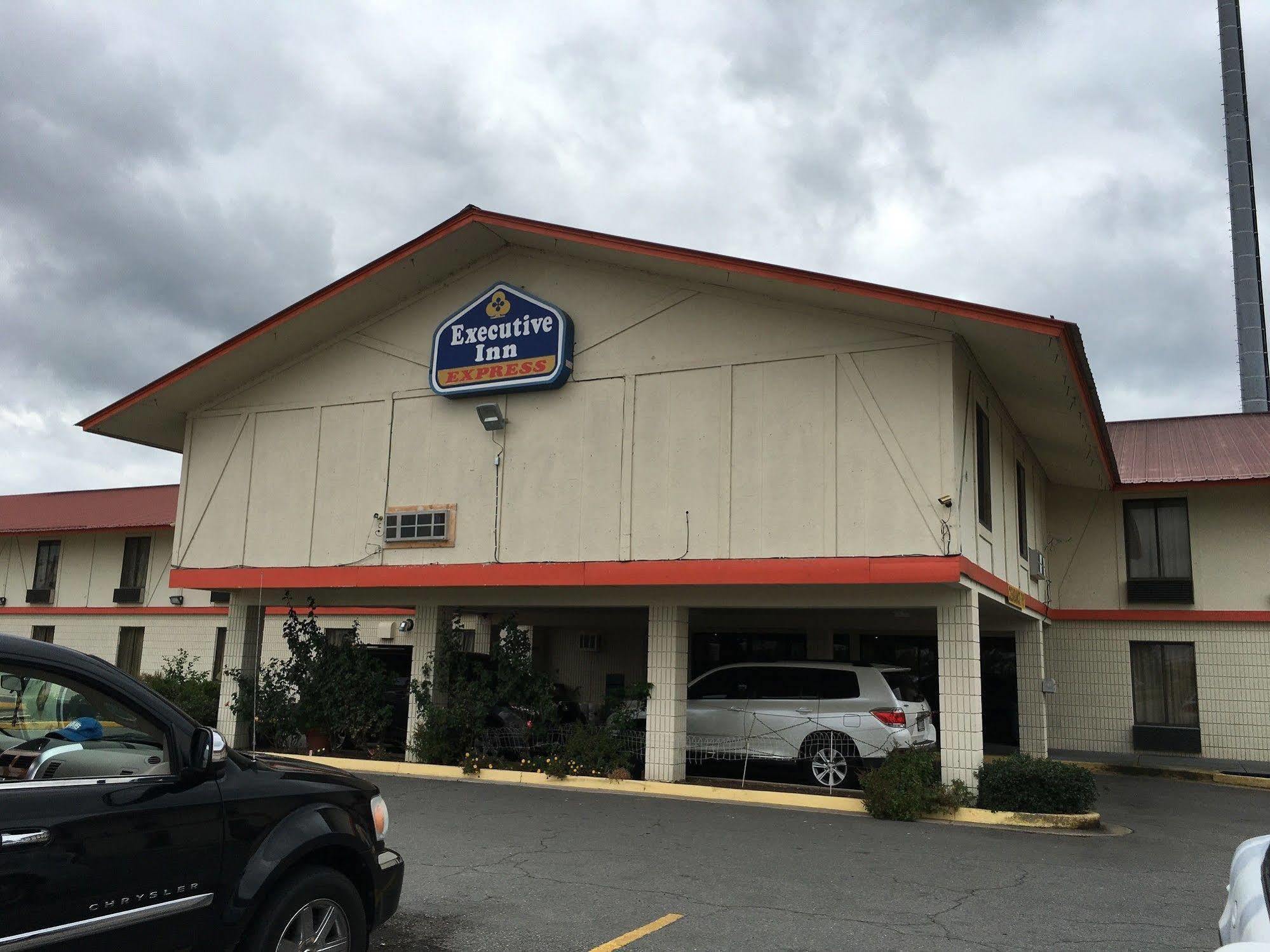 Executive Inn Pine Bluff Exterior photo